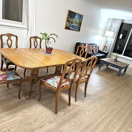 Charming Detached House Near The Airport Apartamento Mississauga Exterior foto