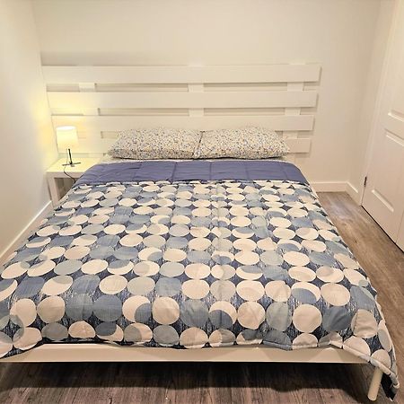 Charming Detached House Near The Airport Apartamento Mississauga Exterior foto