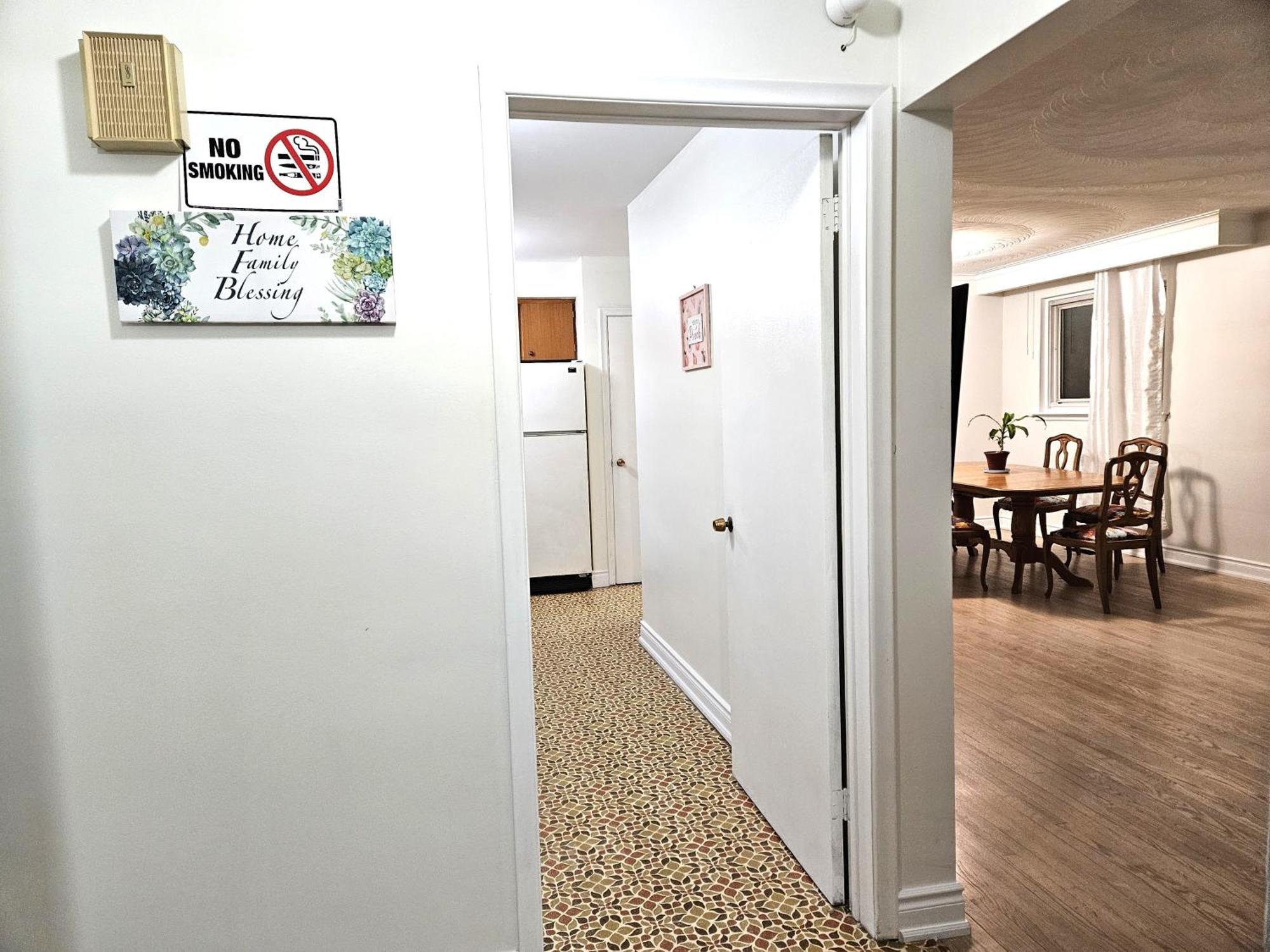 Charming Detached House Near The Airport Apartamento Mississauga Exterior foto